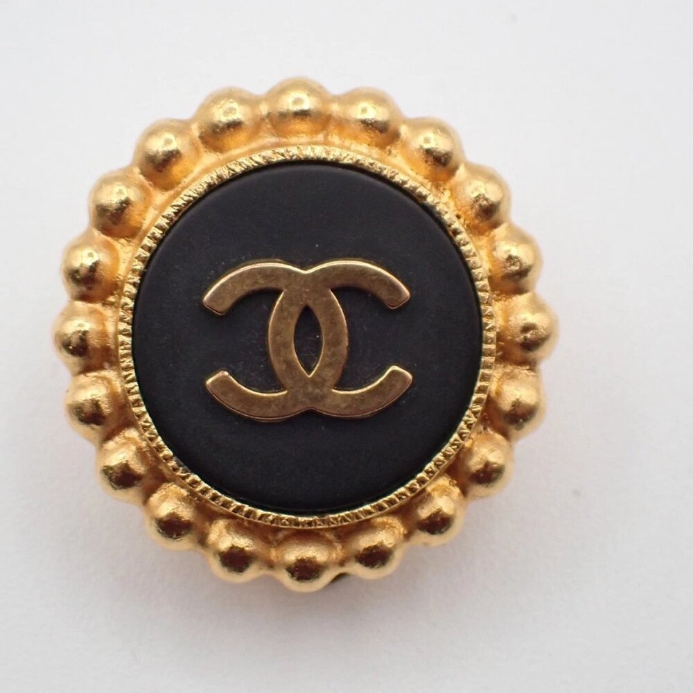 CHANEL CC Logo Button Round Earrings 93A Clip-on Gold BK Vintage France 81RL678 - Picture 10 of 15